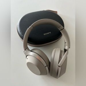 Sony noise cancelling headphones